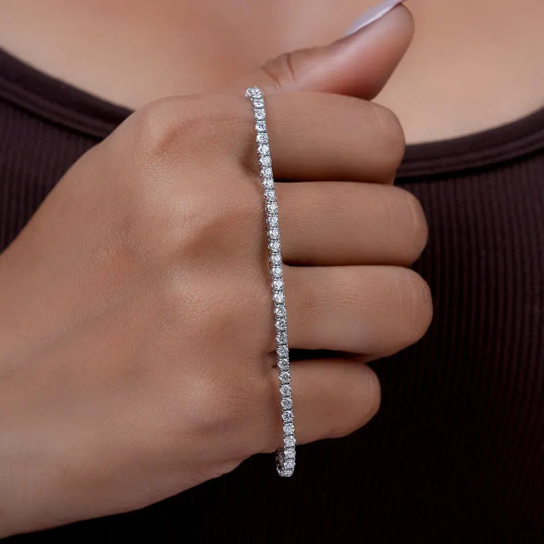 Round diamonds bracelets