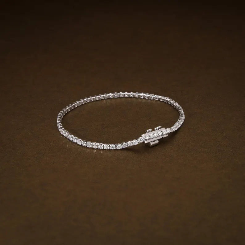 Round diamonds bracelets